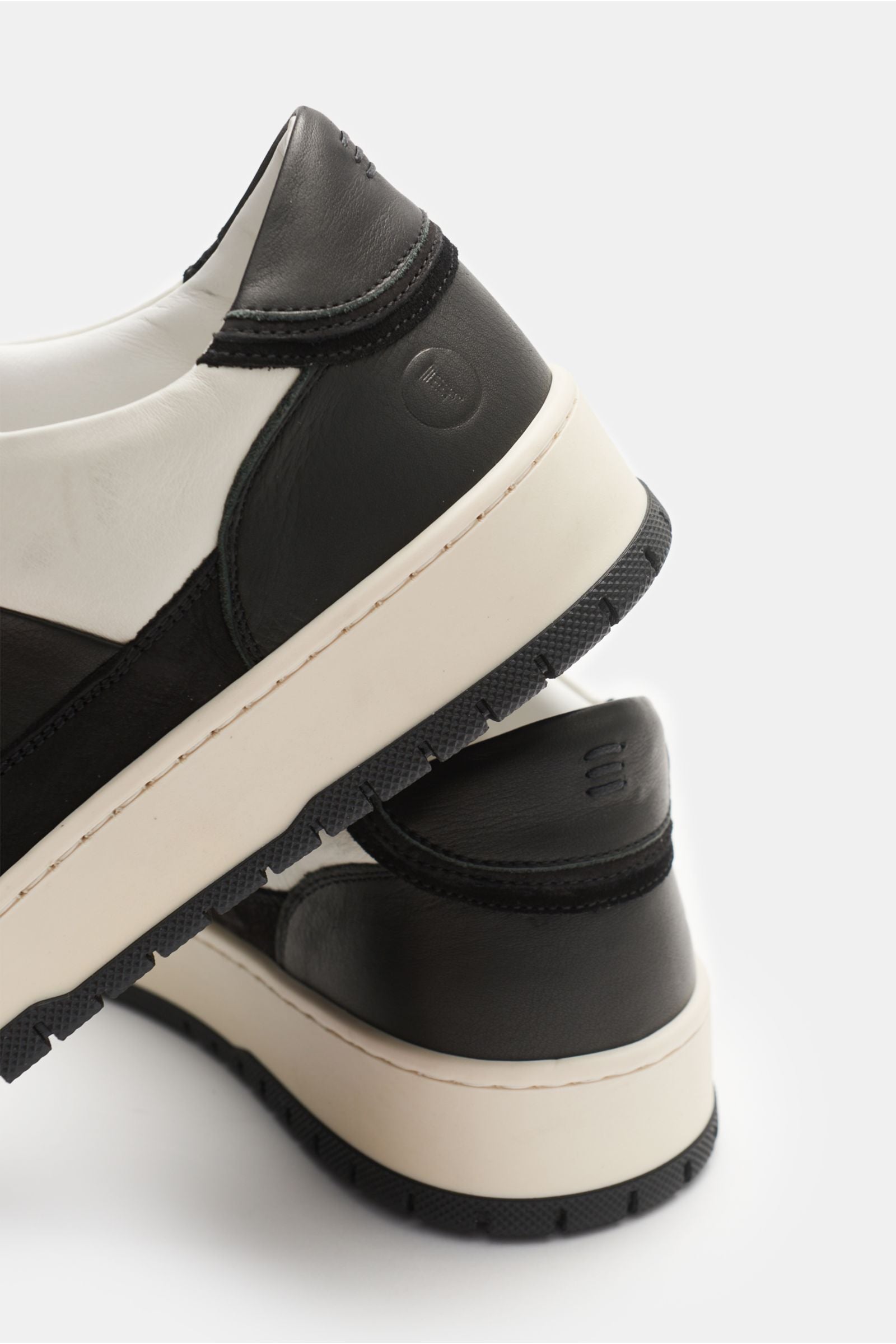 Collegium Sneakers 'Pillar Alpha' - whiteblack