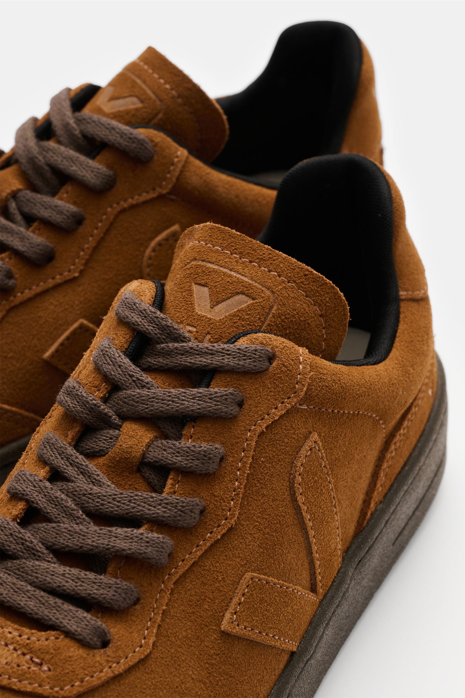 Veja Sneakers 'V-90 Suede' - camel
