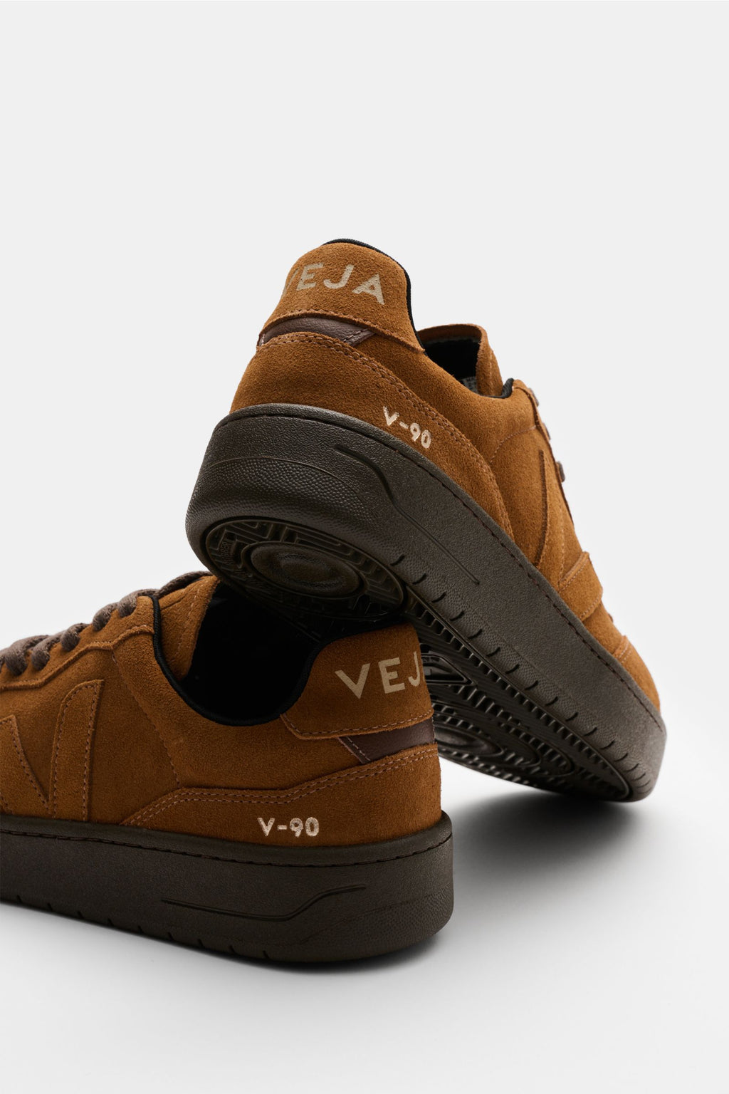 Veja Sneakers 'V-90 Suede' - camel