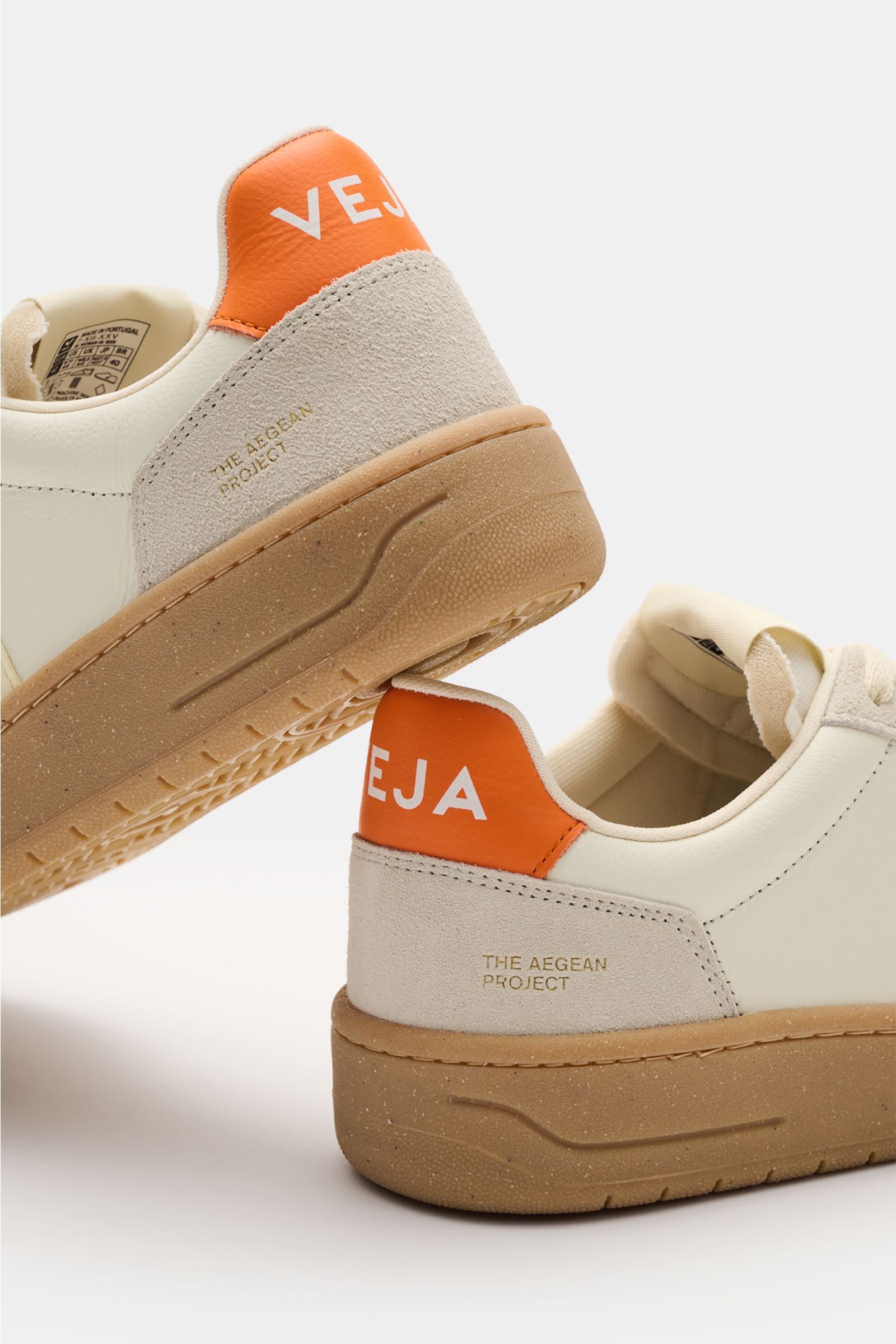 Veja Sneakers 'V-82 Pure Calcaire Fury' - whitesandorange