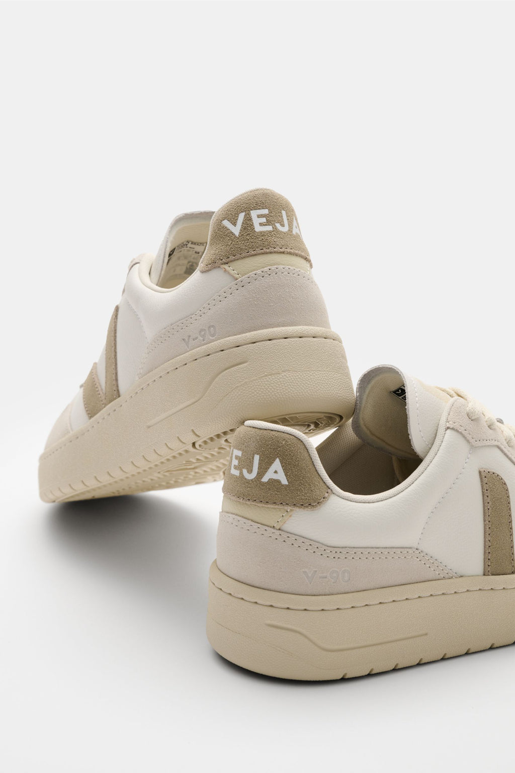 Veja Sneakers 'V-90 O.T. Leather' - whitetaupe
