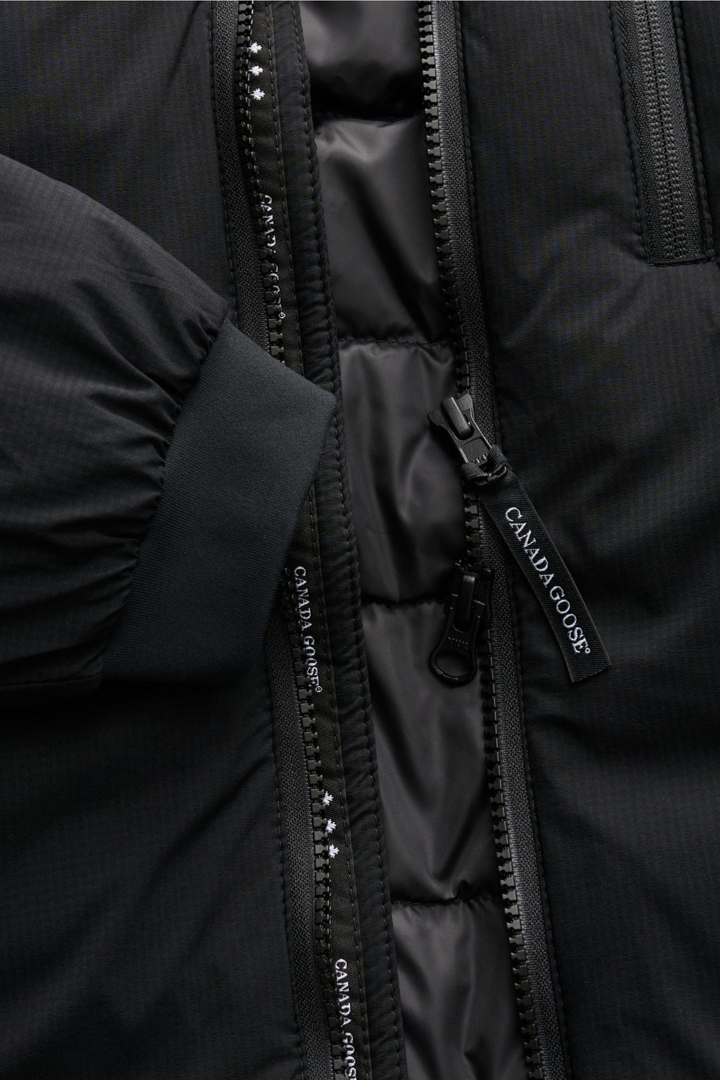 CANADA GOOSE Down jacket 'Lodge Hoody' — Black